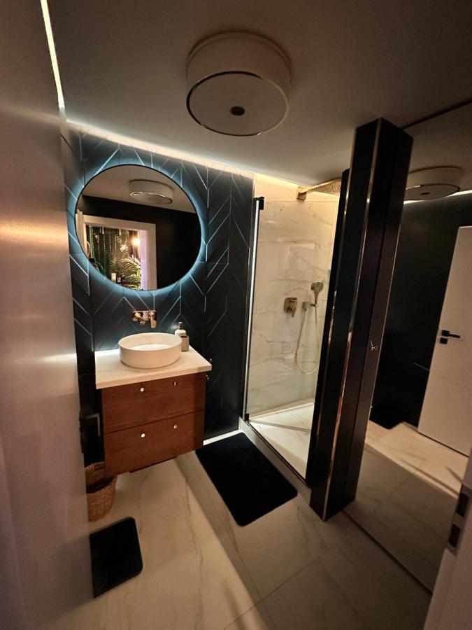 Skyline Elegance With Free Parking Apartment Bratislava Bagian luar foto
