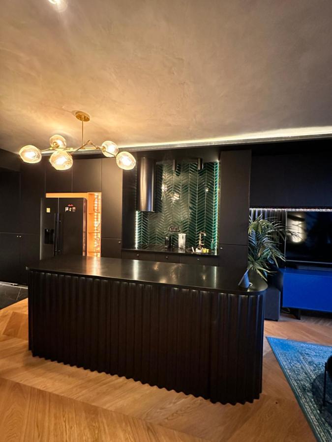 Skyline Elegance With Free Parking Apartment Bratislava Bagian luar foto