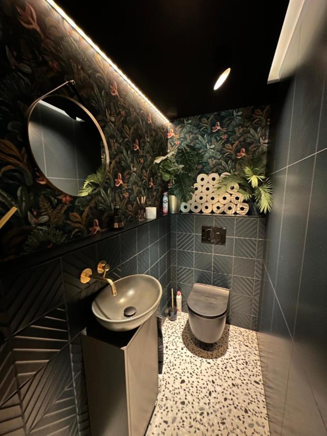 Skyline Elegance With Free Parking Apartment Bratislava Bagian luar foto