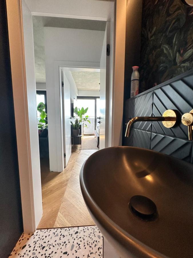 Skyline Elegance With Free Parking Apartment Bratislava Bagian luar foto