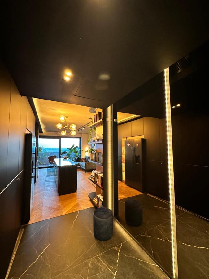Skyline Elegance With Free Parking Apartment Bratislava Bagian luar foto