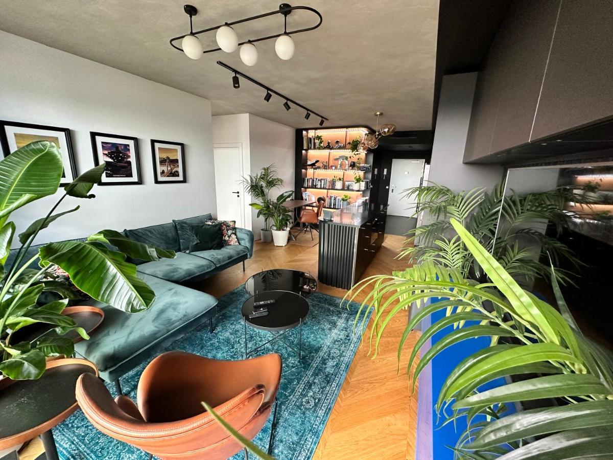 Skyline Elegance With Free Parking Apartment Bratislava Bagian luar foto
