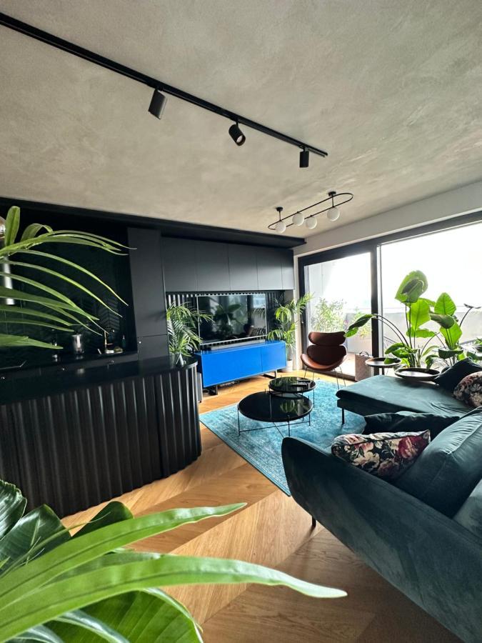Skyline Elegance With Free Parking Apartment Bratislava Bagian luar foto