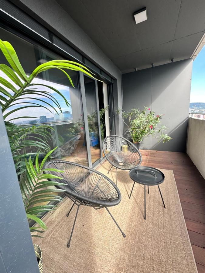 Skyline Elegance With Free Parking Apartment Bratislava Bagian luar foto
